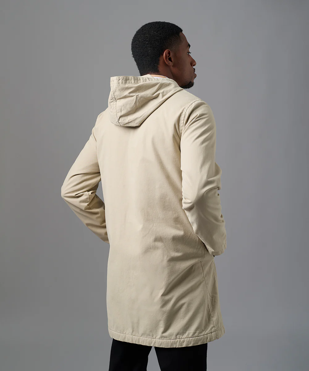 CASACA DRILL PARKA CON CAPUCHA HUESO OI25