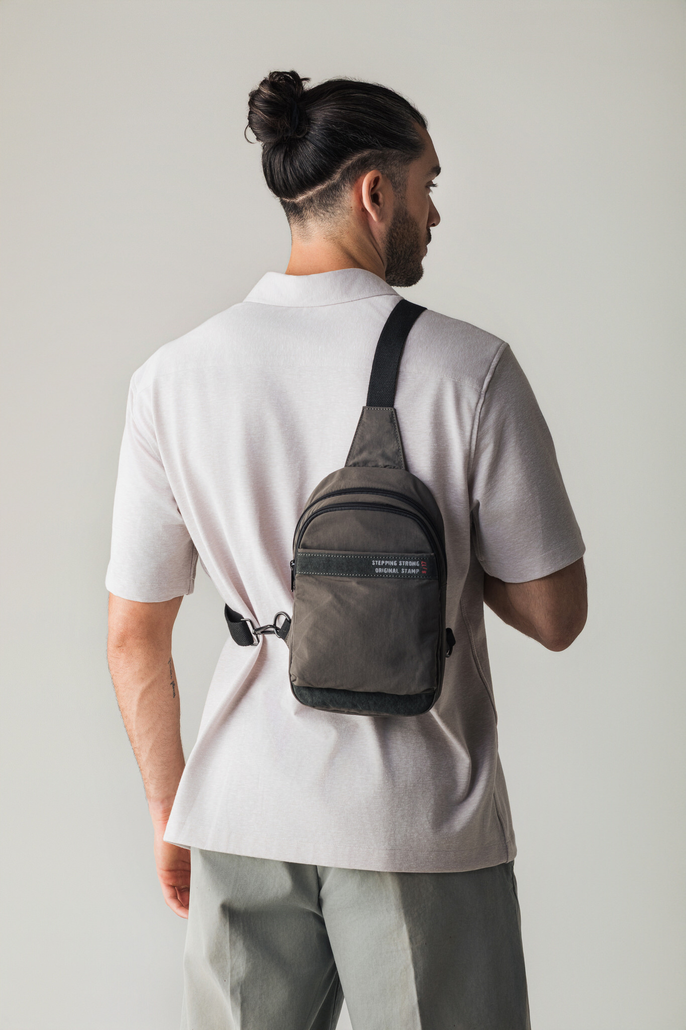 Mochila cruzada Skat ST3851 en nylon ligero - Imagen 4